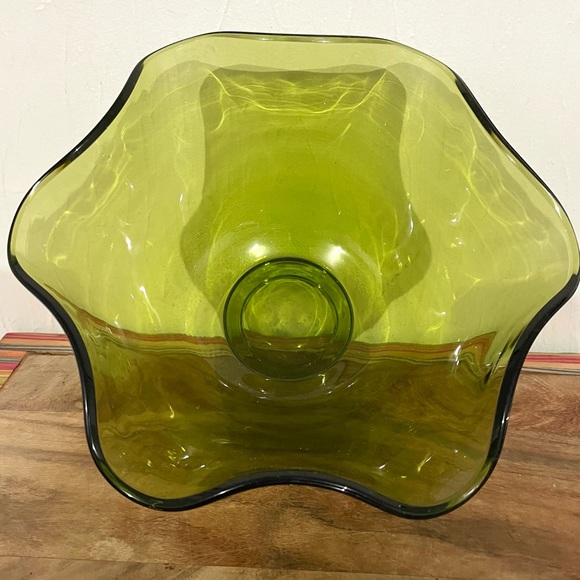 Vtg Avocado Green Tulip Rim Glass Bowl - Picture 7 of 9